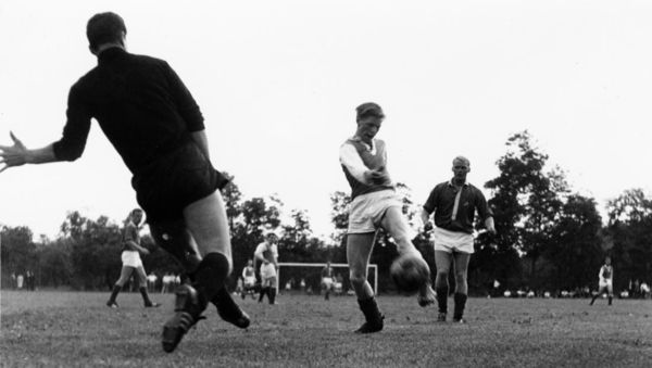 Erfolgreicher Kicker aus Cadenberge: Das bewegte Leben des Hans-Georg Heinßen