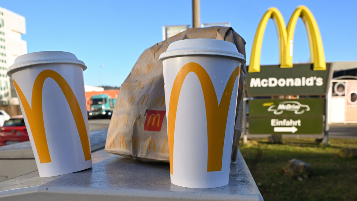 Die einen schwören darauf, die anderen hassen es: Gibt es spätestens 2027 auch ein "McDonald's"-Angebot in Hemmoor? Foto: Bernd Weißbrod/dpa