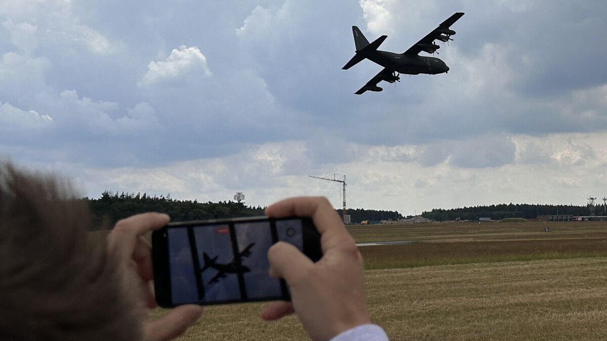 Das war der Tag der Bundeswehr 2026 in Nordholz: So nah kommt man den Luftfahrzeugen, hier einer C-130J Hercules, nicht alle Tage. Fotos: Reese-Winne