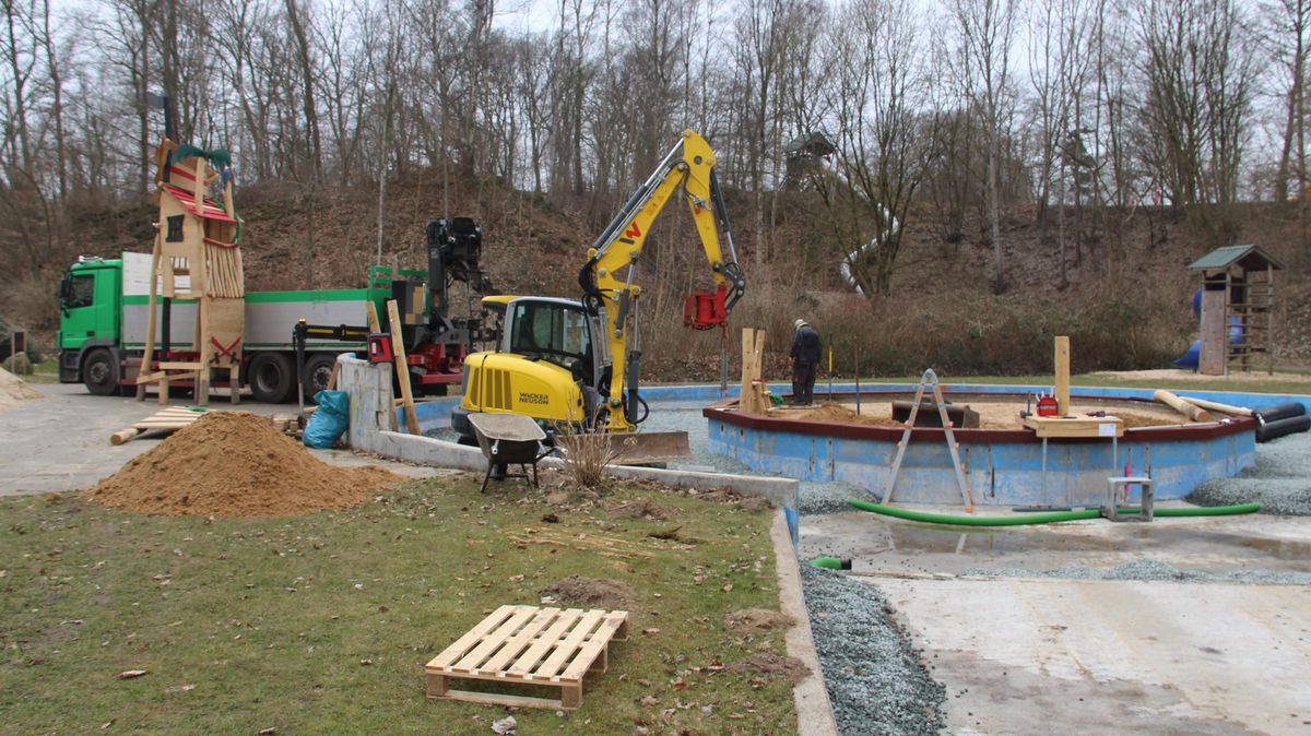 Die Pirateninsel soll zur neuen Attraktion im Wingst werden. Diese Woche begann der Aufbau. Foto: Kramp