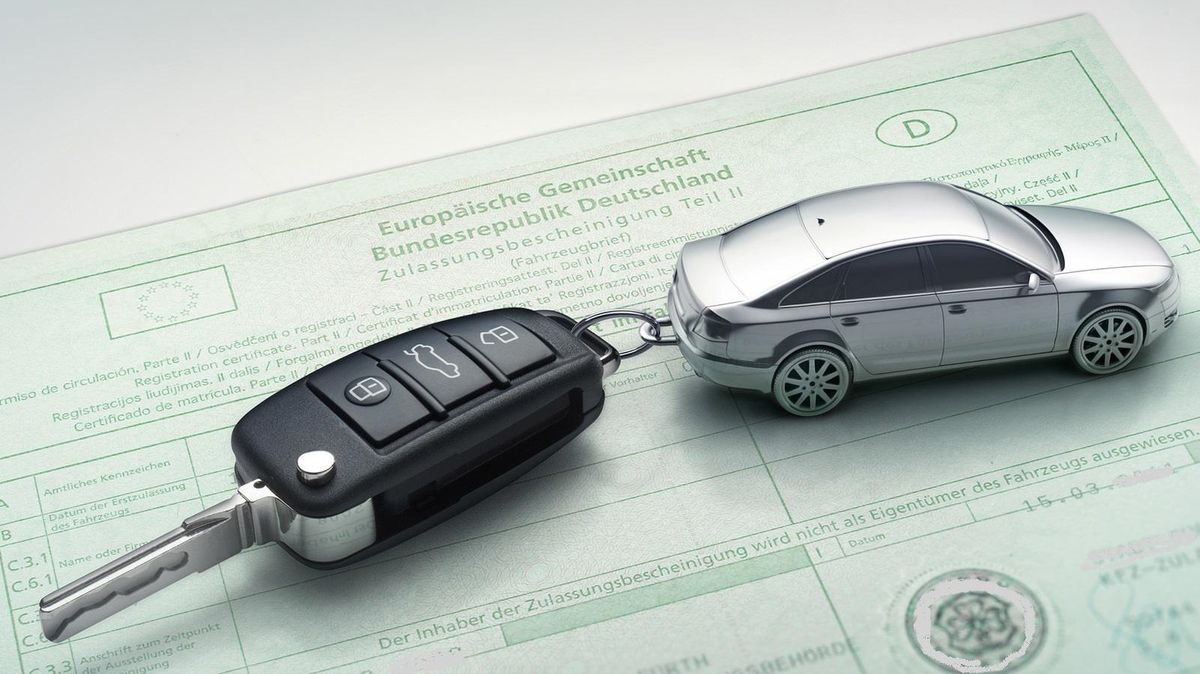 Lange Wartezeiten musste man in den letzten Wochen in Kauf nehmen, um sein Fahrzeug anzumelden. Foto: Hartmann / Peter Schreiber / Adobe Stock / Tönjes Holding AG / obs
