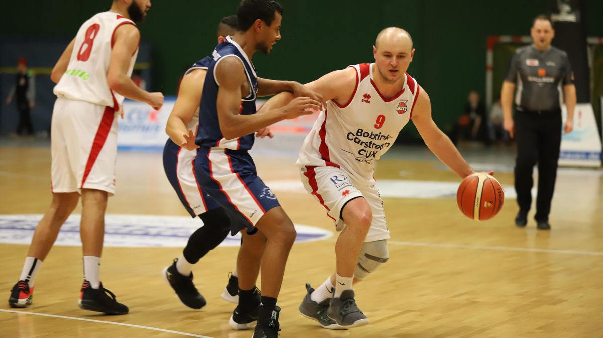 Andreas Hasenkamm (Nr. 9) spielte eine starke Partie gegen die BG Hamburg-West. Er, Jermaine Mellis und Skip Samson warfen jeweils drei Dreier. 