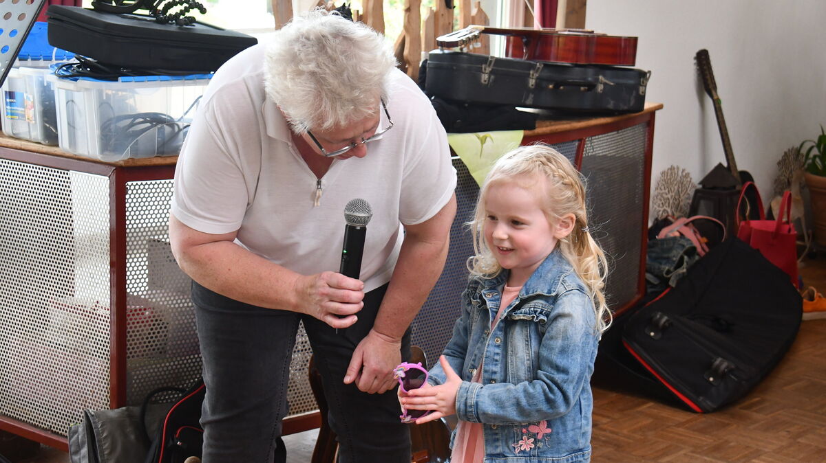 Elina (3) beeindruckte durch ihre gesangliche Darbietung. Foto: Egbert Schröder