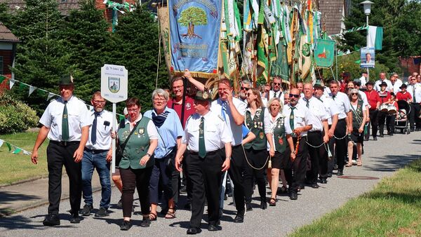 Lüdingworth feiert 75. Schützenfest: Neue Königsfamilie steht