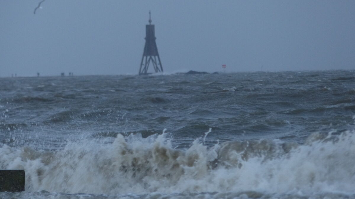Der Deutsche Wetterdienst und verschiedene Wetterportale sagen für die Küsten einen stürmischen Wochenanfang voraus. Deichvorländer und Strände könnten überspült werden. Foto: Reese-Winne