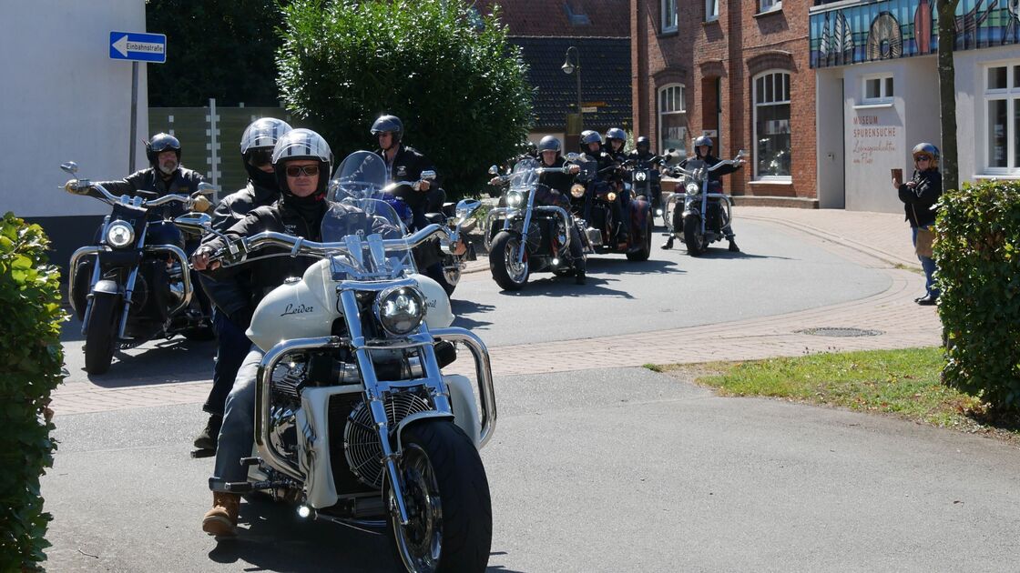 "Boss Hoss Nordman´s Meeting" im Kreis Cuxhaven: V8-Maschinen in ...