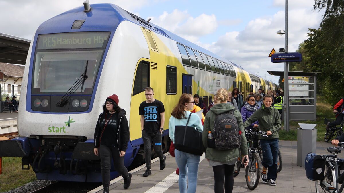 Bis und ab Hamburg Hauptbahnhof fahren die Züge von/nach Cuxhaven aktuell nicht. Archivfoto: Kolbenstetter