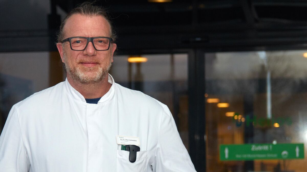 Wenn es um die Frage geht, wie zuverlässig die hierzulande erhältlichen Corona-Schnelltests auf die sogenannte Omikron-Variante reagieren, hält es Dr. Hinnerk von Thun-Hohenstein ganz mit den Experten vom Paul-Ehrlich-Institut: Der überwiegende Anteil der hierzulande erhältlichen Tests passt, sagt der Helios-Krankenhaushygieniker. Um zu einem belastbaren Ergebnis zu kommen, muss nach seinen Worten allerdings auch die Handhabung der Test-Kits stimmen. Foto: Koppe
