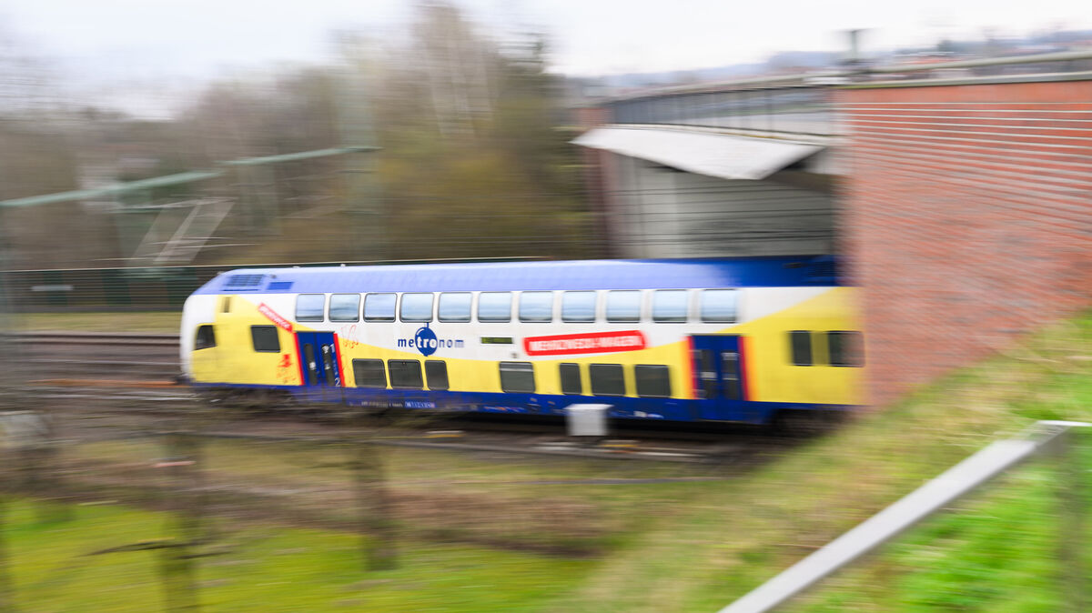 Metronom kehrt ab Dezember 2027 auf die Regionalbahnlinie RE5 zwischen Hamburg und Cuxhaven zurück. Foto: Julian Stratenschulte/dpa