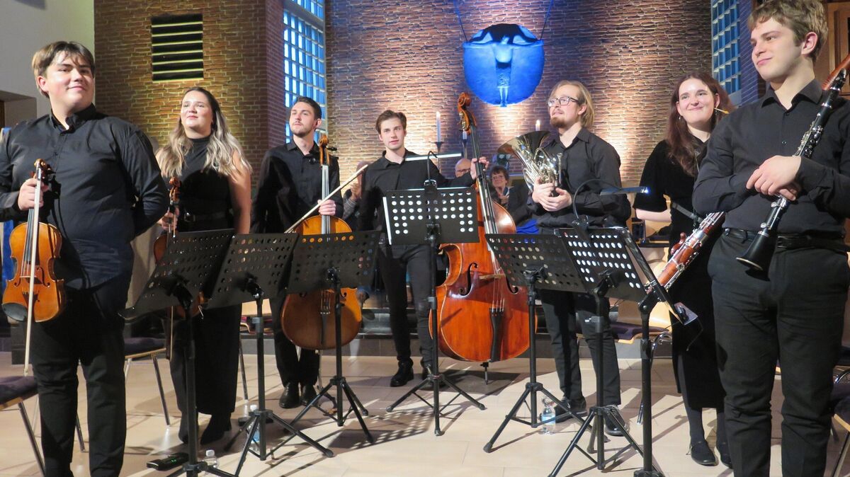 Beeindrucken ihr Publikum mit ihrer Musik: die jungen Solistinnen und Solisten des Jugendsinfonieorchesters der Ukraine. Foto: Cordes