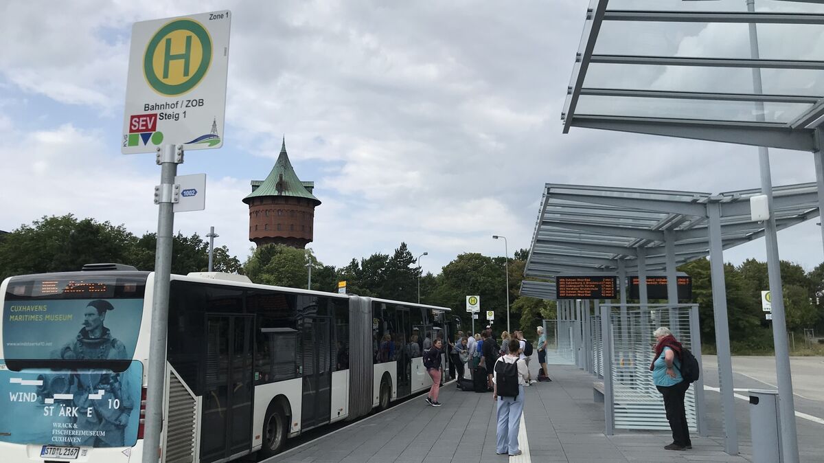 Zum aktuellen Fahrplanwechsel dürfen sich Fahrgäste über weitere Neuerungen freuen: So ist zum Beispiel die Buslinie 1008 (Bahnhof/ZOB-Musikerviertel-Kreishaus) über Süderwisch bis zum EKZ Abschnede verlängert worden und fährt künftig im einstündigen Takt. Foto: Reese-Winne