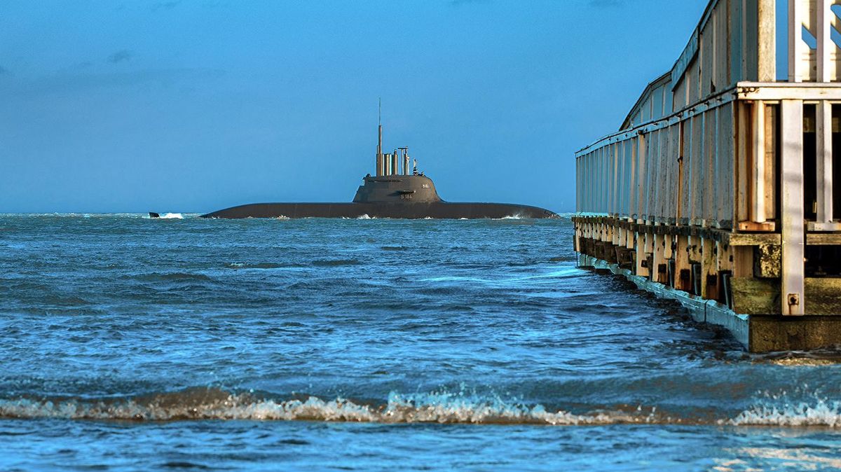 Das U-Boot U 34 der deutschen Bundesmarine am Sonntagmittag vor Cuxhavens "Alter Liebe". Foto: Foto-Hoffart