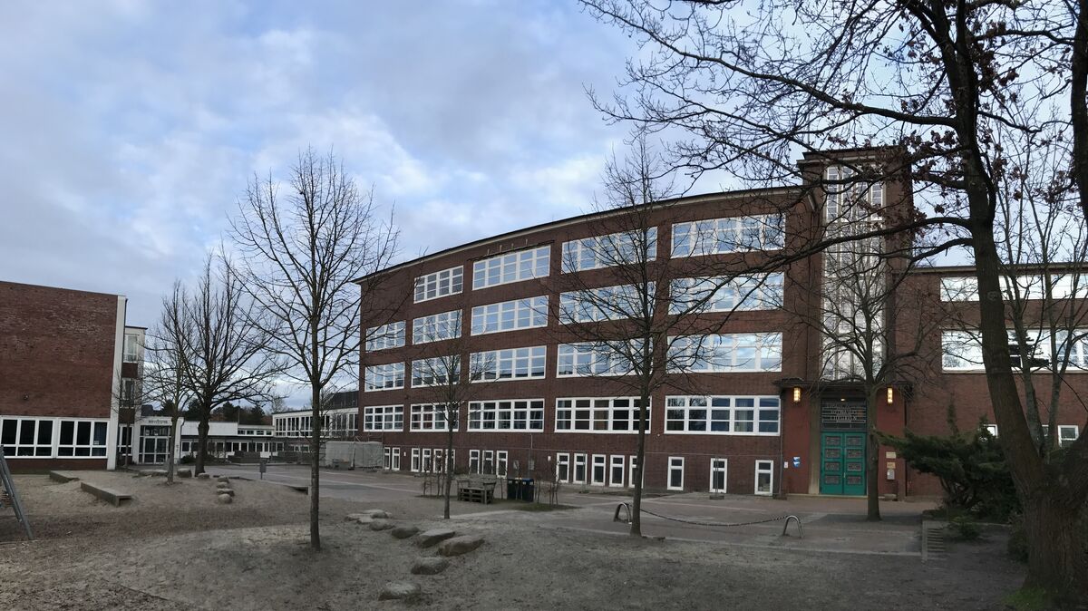 Ohne Bauzaun und Gerüst war das Lichtenberg-Gymnasium lange nicht mehr zu erleben. Bald stehen wieder größere Maßnahmen an. Foto: Reese-Winne