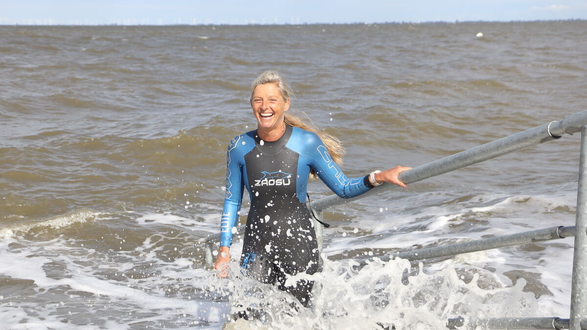 Der Spaß steht trotz der Strapazen im Vordergrund: Die 48-jährige Skroland Bullwinkel wird Mitte Oktober beim bekanntesten Triathlon, dem Ironman auf Hawaii, starten. Foto: Unruh