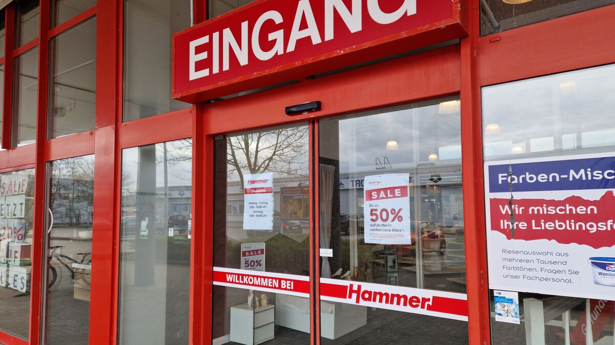 Rabattaktion: Die Hammer Raumstylisten GmbH wirbt mit 20 bis 50 Prozent auf das gesamte Sortiment. Foto: Larschow