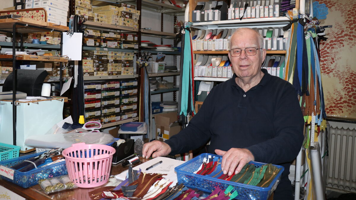 Ein Traditionsgeschäft in der Otterndorfer Altstadt ist endgültig geschlossen: Horst Wöhl hat seinen Laden für Kurzwaren an der Beutelstraße dicht gemacht. Foto: Mangels
