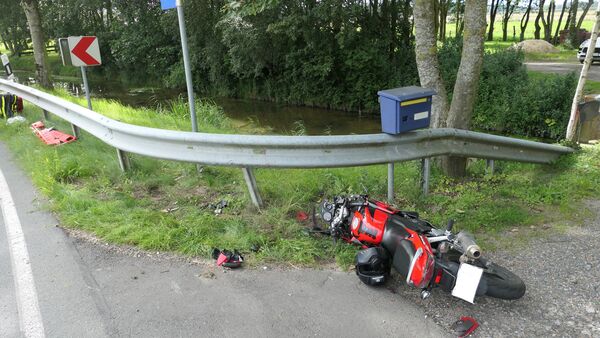 Schwerer Motorrad-Unfall im Kreis Cuxhaven: Fahranfängerin lebensgefährlich verletzt