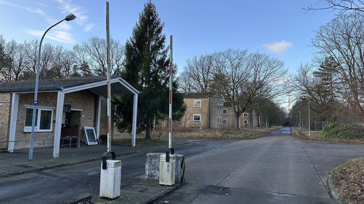 Vertreter von Politik, Bundeswehr und Marine sprechen über die Zukunft der Altenwalder Kaserne. Foto: Reese-Winne