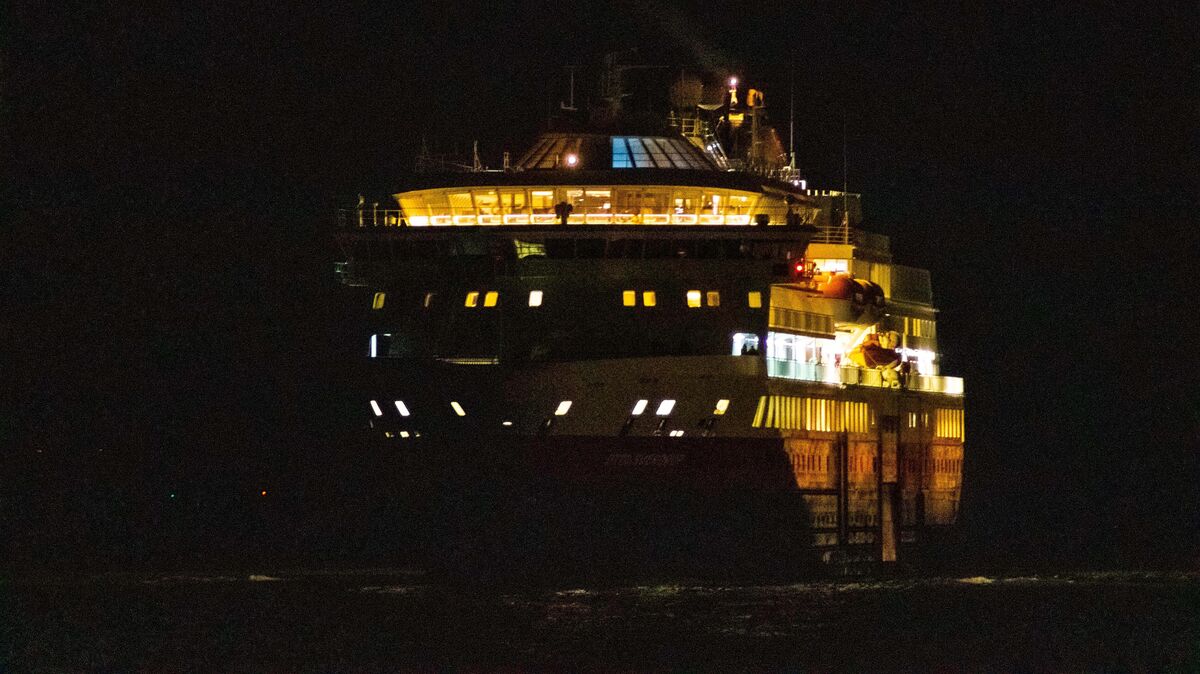 Am Dienstagabend hat das Hurtigruten-Schiff "Otto Sverdrup" erstmals in Cuxhaven angelegt. Foto: Stoike