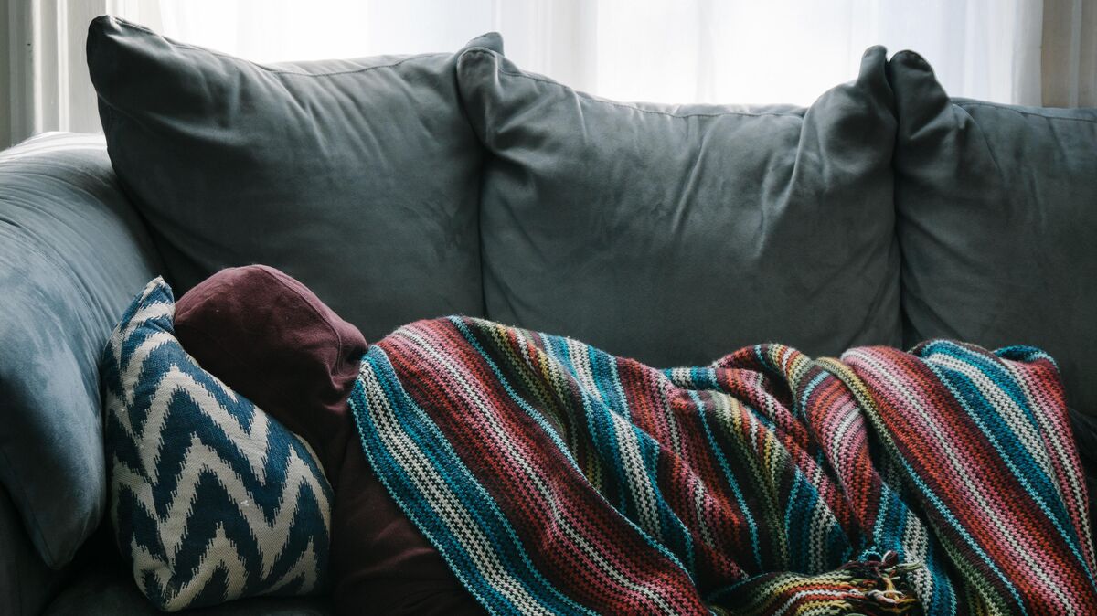 Wer an einer akuten Corona-Infektion leidet, kann mit Hausmitteln manche Beschwerden lindern. Foto: Unsplash/Rex Pickar