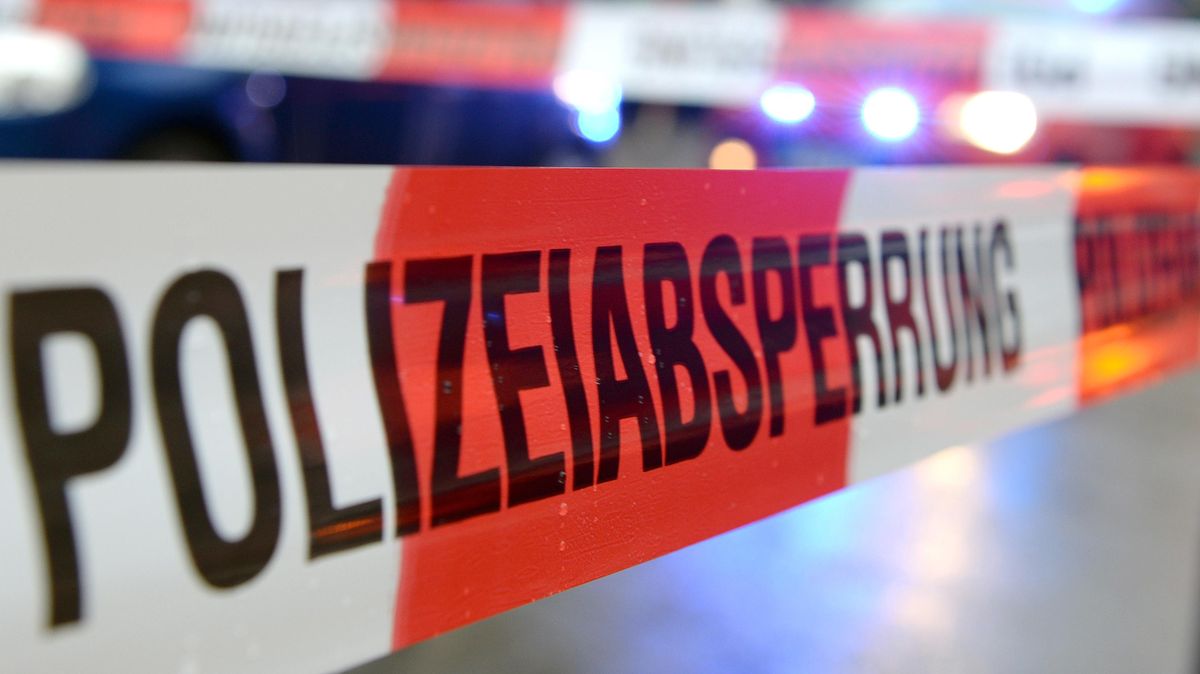 Eine junge Frau ist in Oldenburg bei einer Messer-Attacke von ihrem Ex-Freund lebensgefährlich verletzt worden. Der mutmaßliche Täter wurde im Kreis Cuxhaven festgenommen. Foto: Seeger/dpa