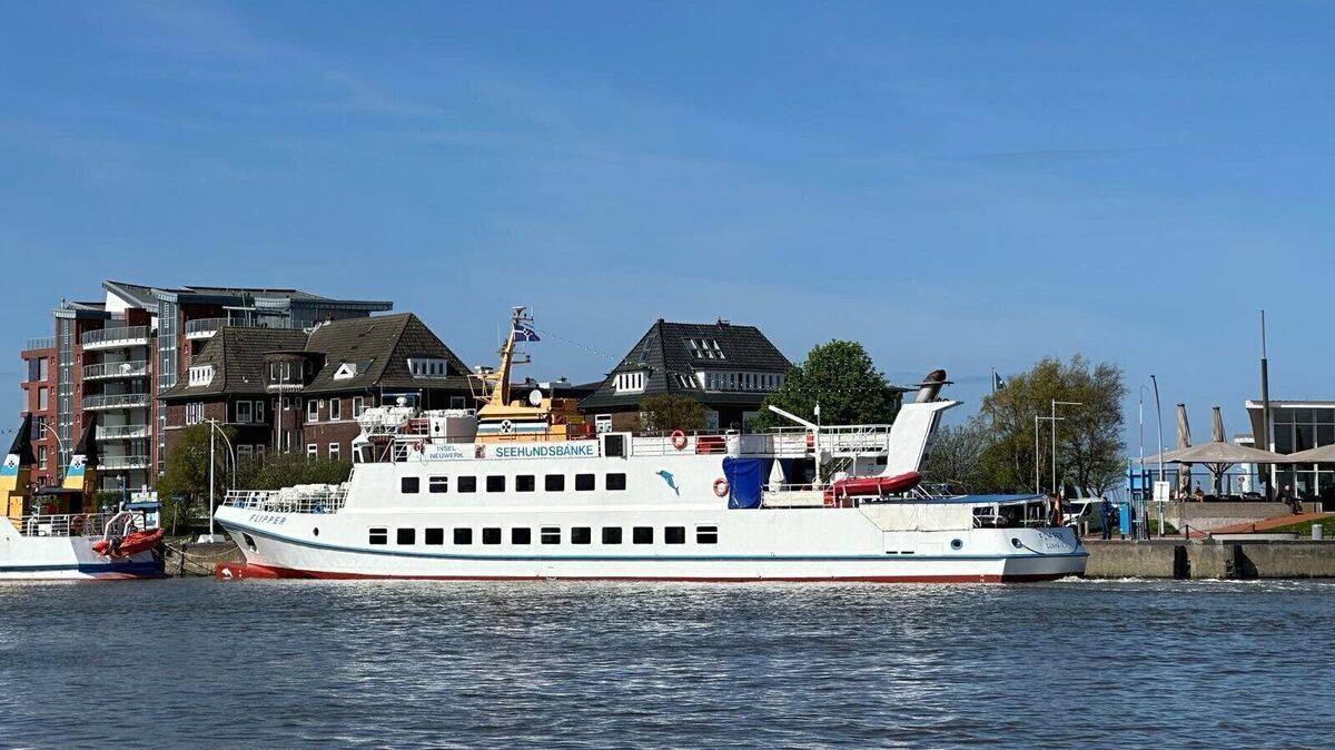 Im Hafen an der Alten Liebe wartet das Fahrgastschiff "Flipper" auf den Einsatz. Foto: Francke