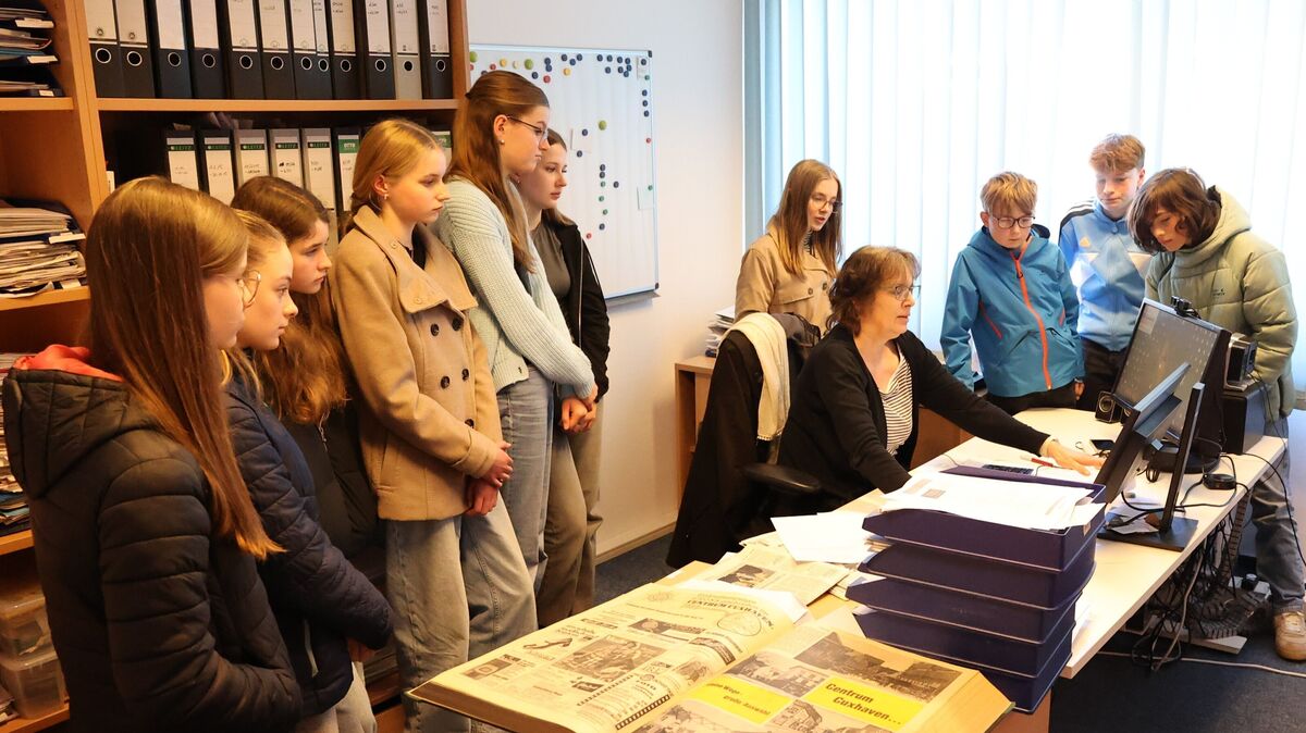 Zehn potenzielle Nachwuchsredakteure besuchten anlässlich des Zukunftstags die Cuxhaven-Niederelbe Verlagsgesellschaft, um den Redaktionsalltag kennenzulernen. Foto: Larschow