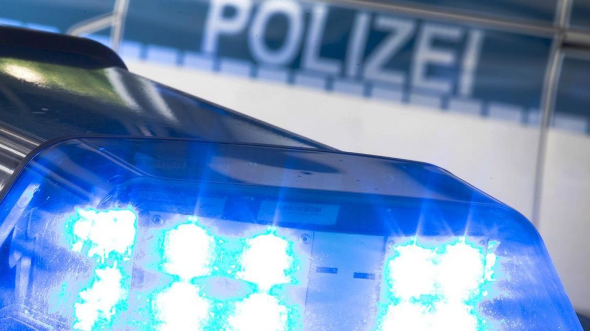Bei einer großangelegten Suche nach einer vermissten Person in Cuxhaven waren am Mittwochabend Dutzende Einsatzkräfte unterwegs. Symbolfoto: Gentsch/dpa