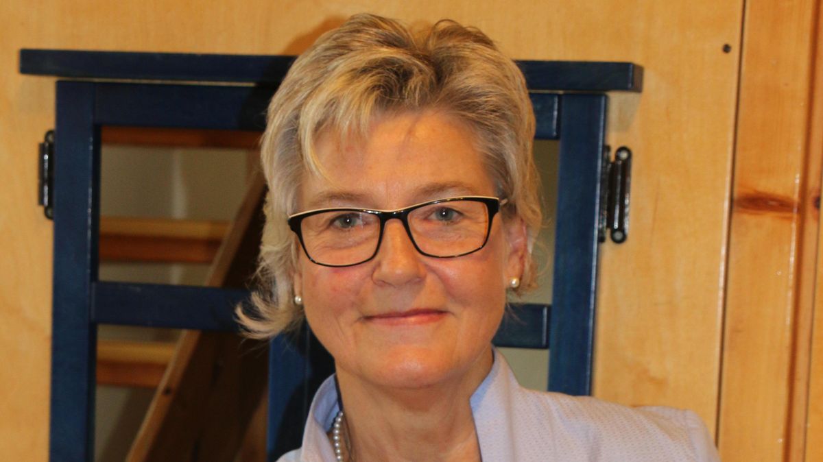 Wenn Monika Domin ihren Leise-Fuchs und den Hasen Hoppel mitbrachte, freuten sich die Kinder des Sprachheilkindergartens immer ganz besonders. Foto: May