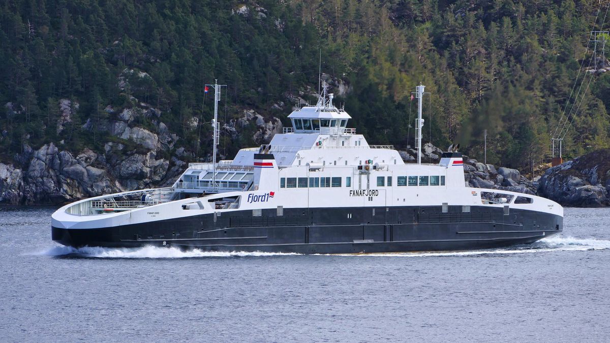 Derzeit befindet sich die "Fanafjord" noch für Überholungsarbeiten auf einer norwegischen Werft. Am 1. Februar will die Elbferry Verwaltungs GmbH das Schiff übernehmen und anschließend an die Elbmündung überführen. Foto: Hasenpusch
