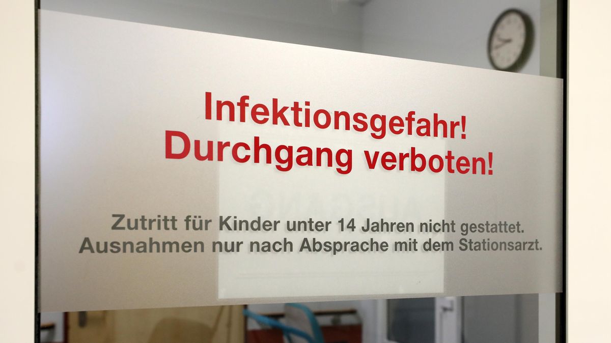 Der mit dem Coronavirus infizierte Mann befindet sich in häuslicher Quarantäne. Symbolfoto: Bernd Wüstneck/dpa
