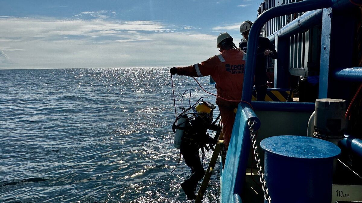Taucher bei der Inspektion des gesunkenen Frachters „Verity“ vor Helgoland. Foto: Wasserstraßen- und Schifffahrtsverwaltung des Bundes (WSV)
