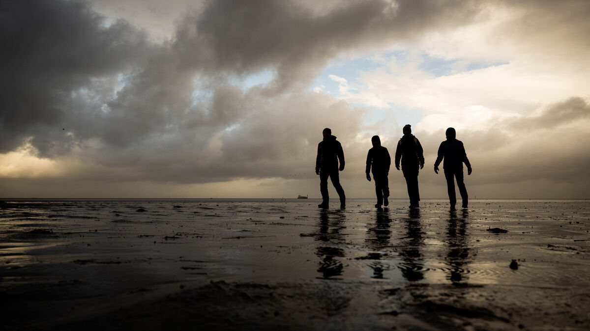 Dunkle Wolken am Himmel: Auch in der kalten Jahreszeit kann der Urlaub an der Küste verlockend sein. Einige Übernachtungsbetriebe stellen sich darauf ein. Foto: dpa/Assanimoghaddam