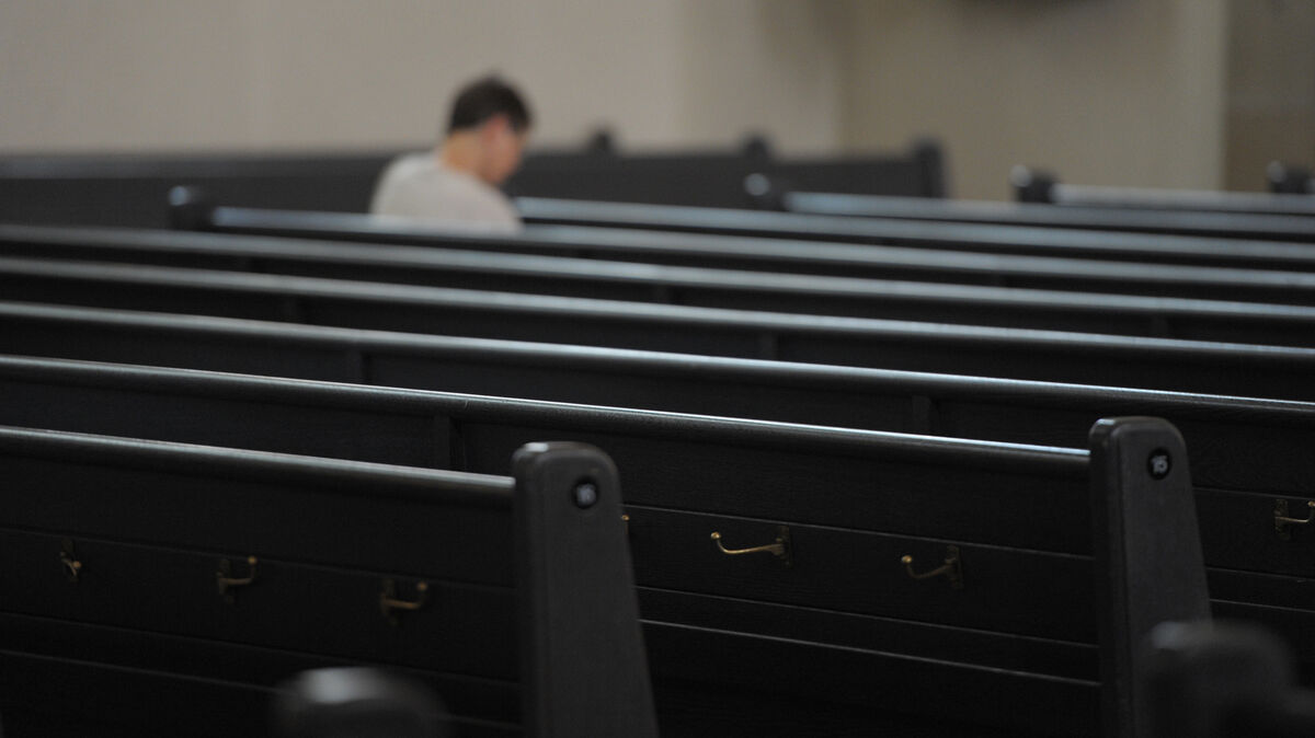 Die Zahl der Menschen, die in Hadeln aus der katholischen oder der evangelischen Kirche ausgetreten sind, ist 2023 auf hohem Niveau geblieben. Foto: Kraufmann/dpa