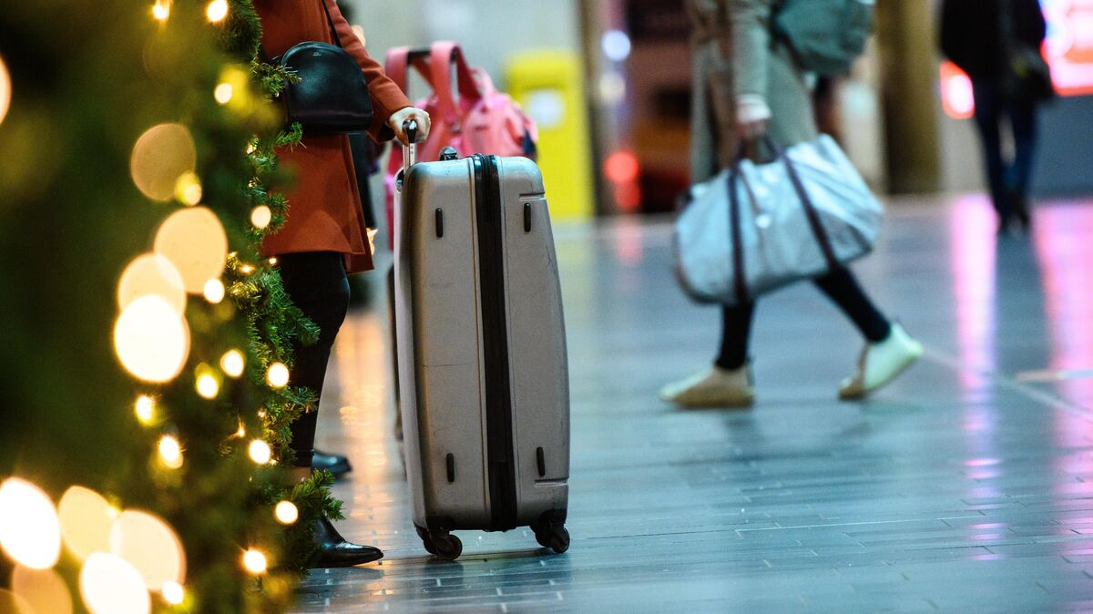 Seine Verwandten an Weihnachten zu besuchen, könnte ab Dienstag weiteren Einschränkungen unterliegen. Foto: Andreas Arnold