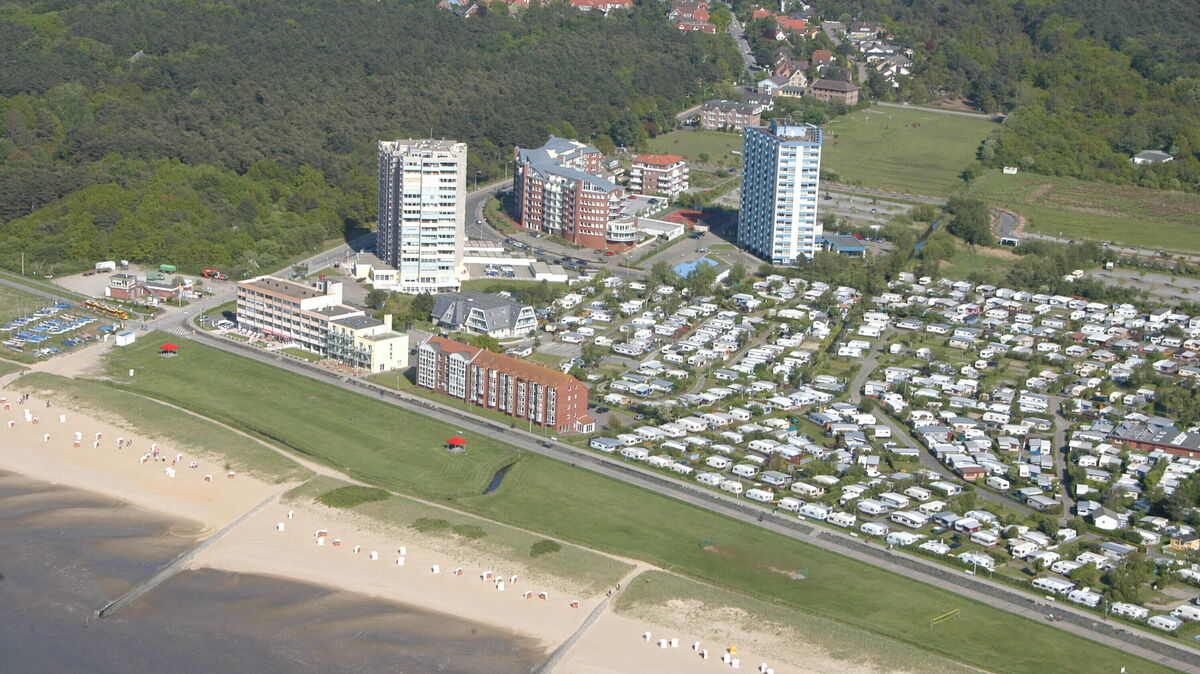 Luftaufnahme der Sahlenburger Küste: Der geplante Deich in der Wolskermarsch soll die letzte Lücke der niedersächsischen Deichlinie schließen. Baubeginn soll 2027 sein. Foto: CN-Archiv