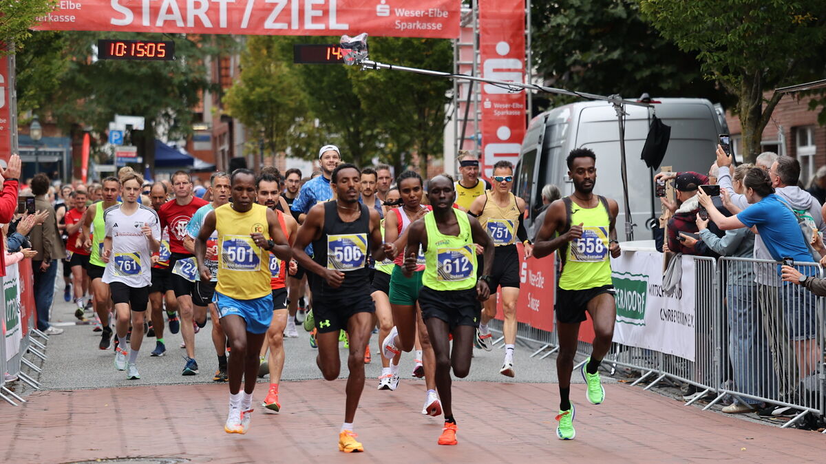 Im September gehen beim Sparkassen-Küstenmarathon wieder Amateure, Profis und die Hauptakteure des Tages, die Kinder, an den Start. Foto: May