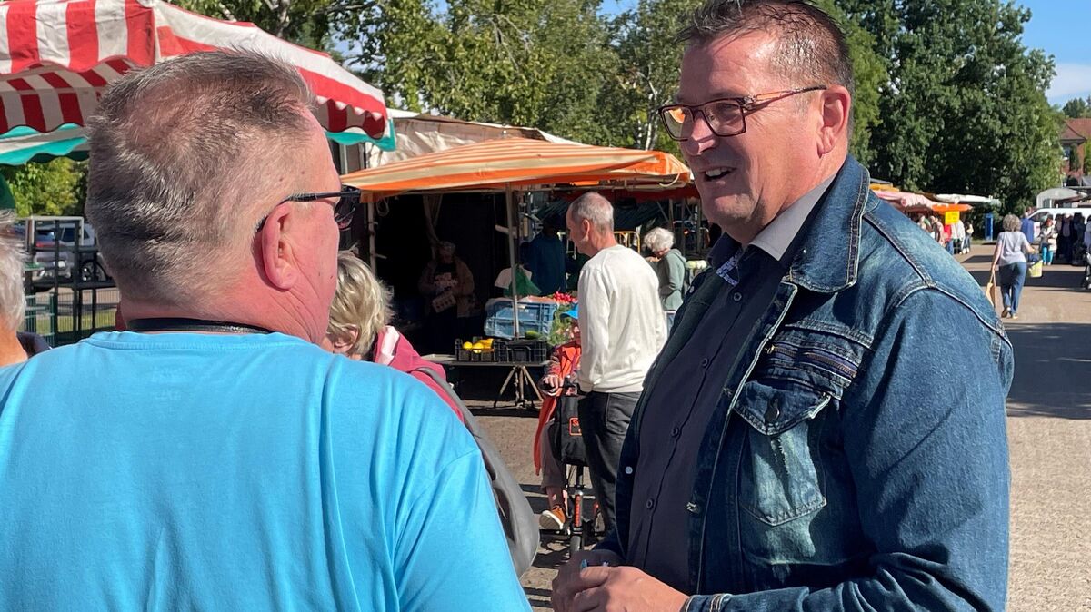 Auf dem Cuxhavener Wochenmarkt war der CDU-Oberbürgermeister-Kandidat Thomas Brunken häufig auf Stimmenfang. Er habe sehr viele gute Gespräche geführt.