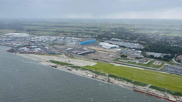 Neuansiedlung im Hafen von Cuxhaven: Arbeitsplätze und Produktionshallen entstehen