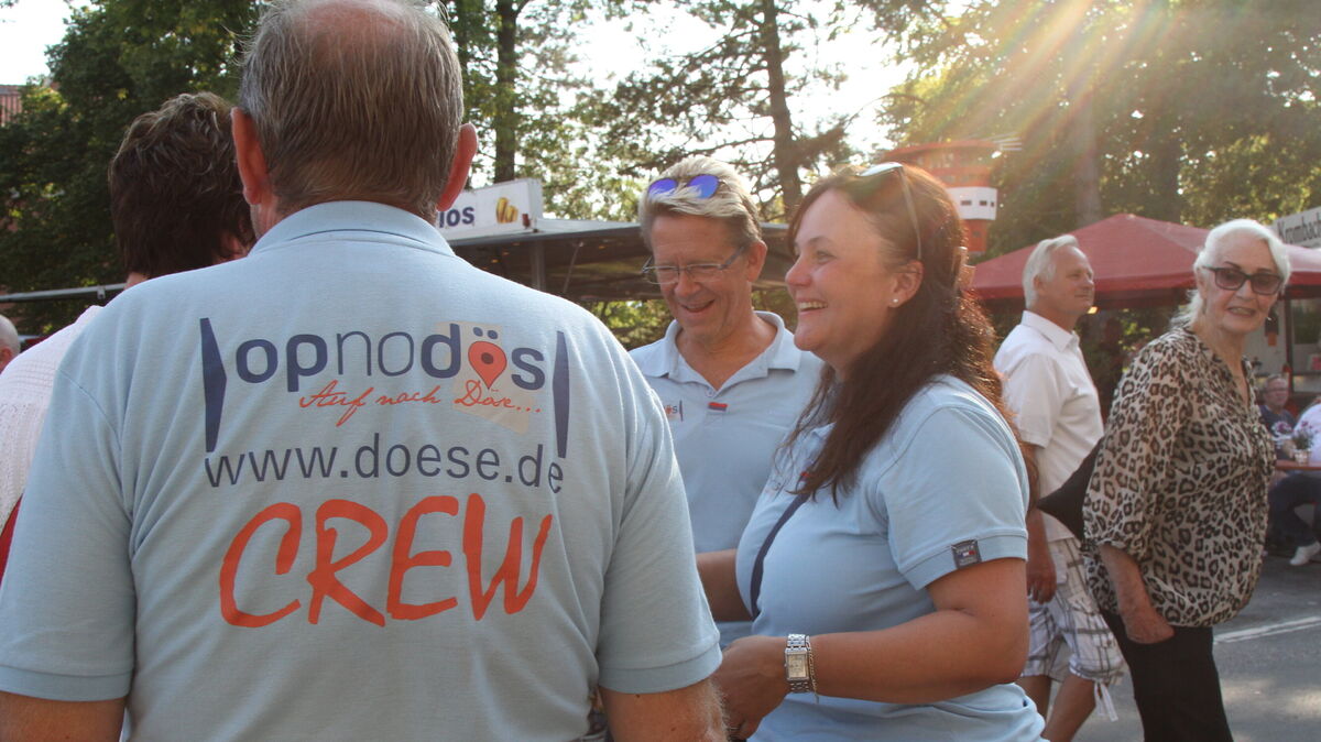 „Op no Dös-Crew“ steht auf dem Poloshirt - aber in den vergangenen Jahren gab es viel zu wenige Mitglieder in dieser Crew. Das Organisationskomitee ist so geschrumpft, dass es 2024 erst mal nicht weitergeht.  Foto: Reese-Winne