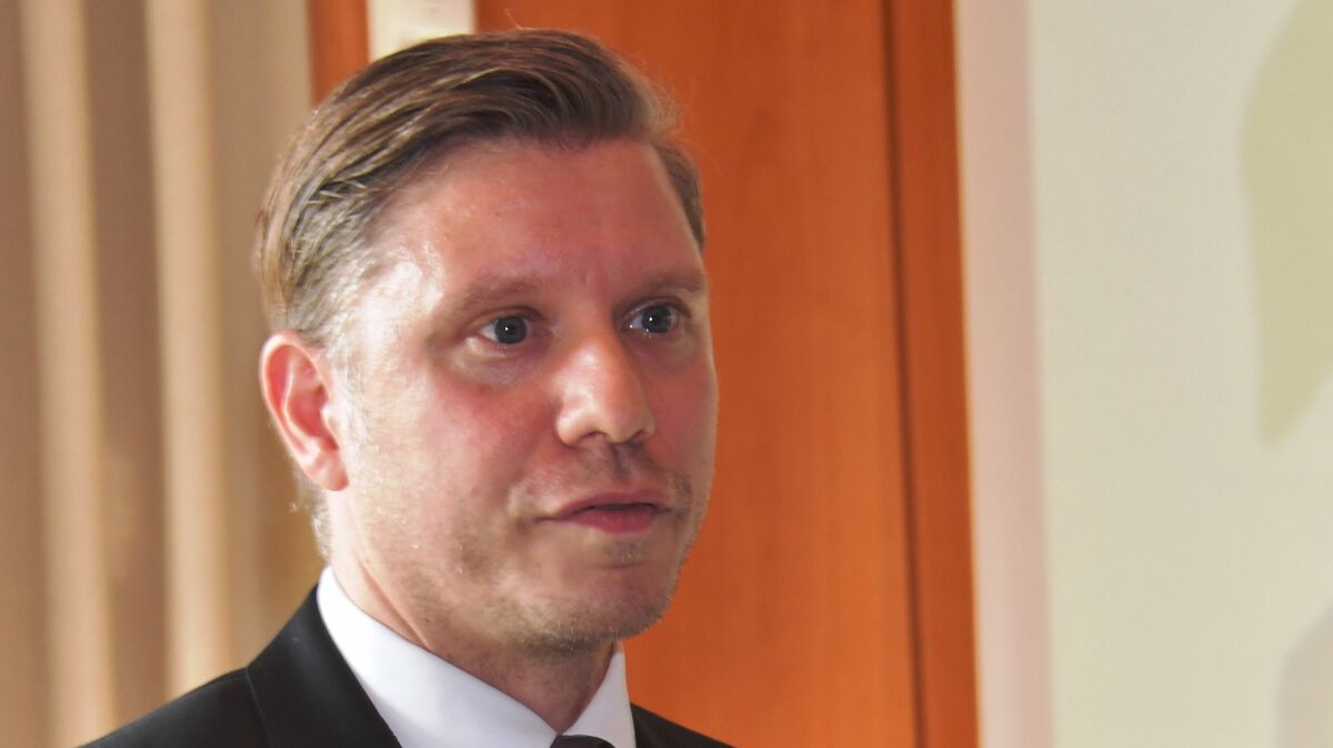 Michael Take war bislang Dezernent beim Landkreis Cuxhaven. Doch er orientiert sich neu und bewirbt sich auf einen anderen Posten. Ob's klappt? Das zeigt sich erst  im kommenden September bei der Kommunalwahl. Archivfoto: Schröder