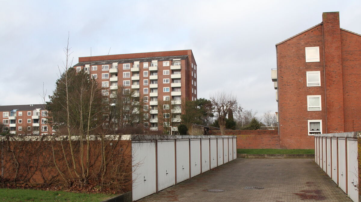 Die K1 Holding hat vorerst das Cuxhavener Unternehmen Yildirim Immobilien mit der Vermietung des Wohnungs-, Garagen- und Stellplatzbestands der früheren Alpha Real Estate betraut. Foto: Reese-Winne