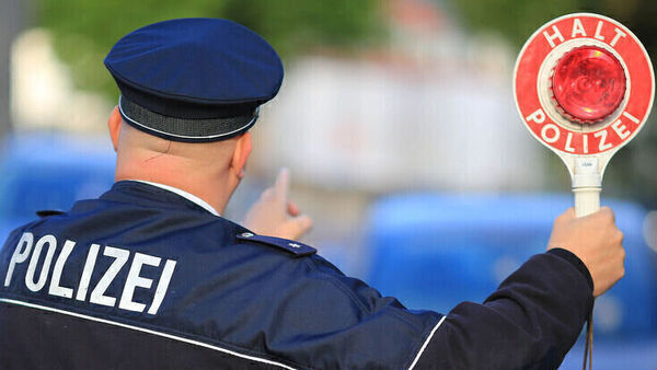 Kilometerlange Verfolgung: Frau aus Lamstedt ignoriert Polizei - Fahrt unter Drogen