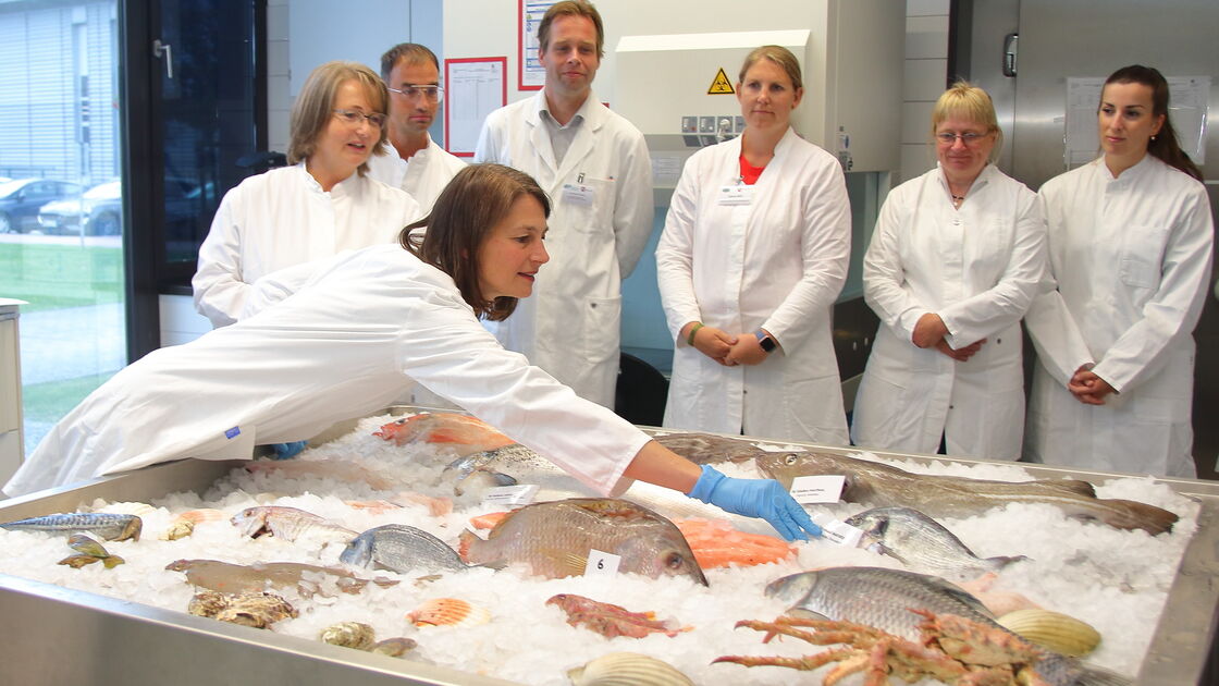 Per Du mit Dorsch und Lachs: Ministerin Staudte zu Gast im Cuxhavener ...