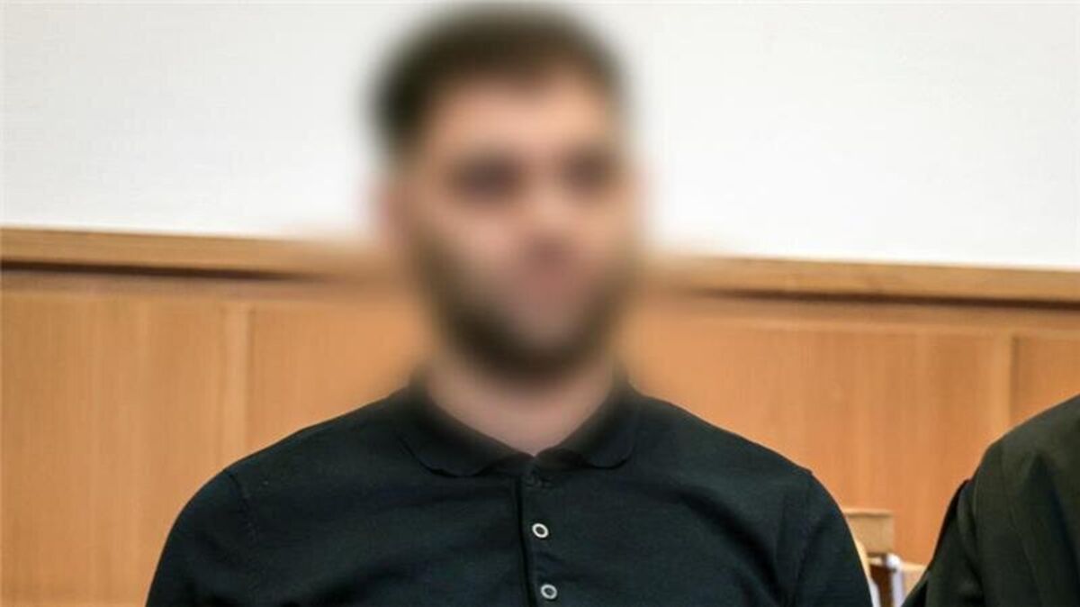 Dem 34-jährigen Beschuldigten wird vorgeworfen, im März 2024 einen 35-Jährigen durch einen Messerstich in den Kopf getötet zu haben. Foto: Pool/dpa
