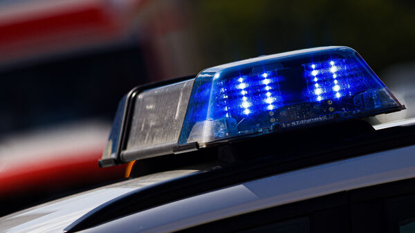 Unfall in Oberndorf: Senior stürzt mit Leichtkraftrad und wird schwer verletzt