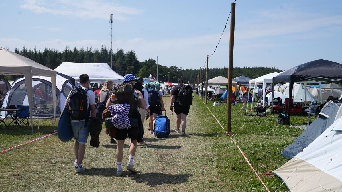 Geduld war am Frühanreisetag gefragt: Zahlreiche Festivalgäste erreichten das Gelände in Wanhöden erst nach mehreren Stunden. Foto: Overschmidt