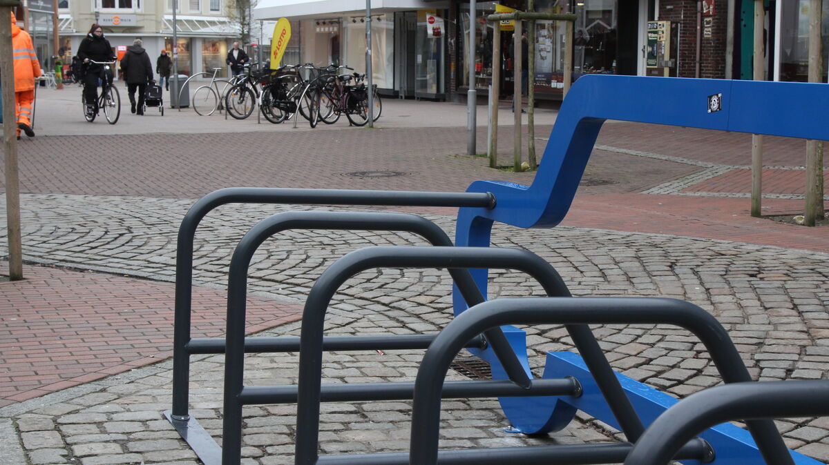 In der Holstenstraße ist die Anlage nach Beobachtung der Anlieger meistens leer - in Blickweite finden sich viele weitere Fahrradabstellanlagen. Foto: Reese-Winne