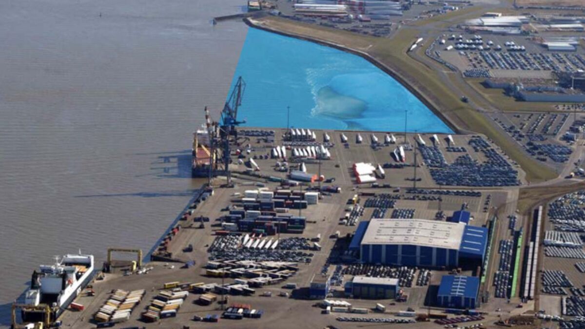 Die für den Bau der Liegeplätze 5 bis 7 im Cuxhavener Hafen vorgesehene Fläche (blaue Fläche). Visualisierung: Agentur für Wirtschaftsförderung Cuxhaven