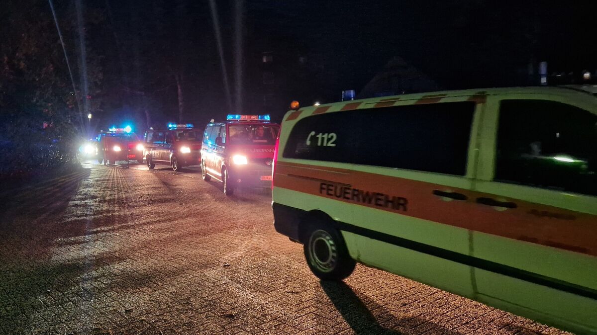 Alle verfügbaren Fahrzeuge der Feuerwehr wurden zur Evakuierung der Kinder und Erwachsenen eingesetzt. Foto: Larschow
